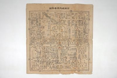 Une grande carte imprimée de Pékin, Chine, vers 1880