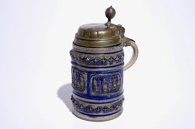 Une grande chope en grès de Westerwald à décor de vues de Cologne, couvercle en étain, 17ème