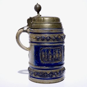 Une grande chope en grès de Westerwald à décor de vues de Cologne, couvercle en étain, 17ème — photo 4