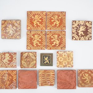Une grande collection de carreaux de style médiévale, Flandre Occidentale, 17/18ème — photo 1