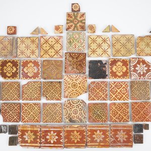 Une grande collection de carreaux de style médiévale, Flandre Occidentale, 17/18ème — photo 2