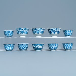 Une grande collection de tasses et soucoupes en porcelaine de Chine en bleu et blanc, Kangxi/Qianlong — photo 16