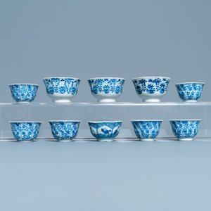 Une grande collection de tasses et soucoupes en porcelaine de Chine en bleu et blanc, Kangxi/Qianlong — photo 17