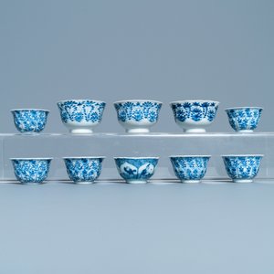 Une grande collection de tasses et soucoupes en porcelaine de Chine en bleu et blanc, Kangxi/Qianlong — photo 19