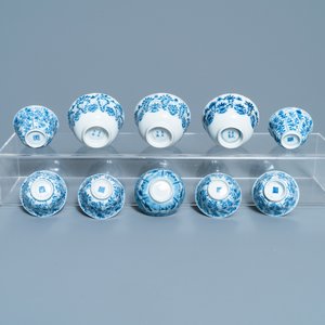 Une grande collection de tasses et soucoupes en porcelaine de Chine en bleu et blanc, Kangxi/Qianlong — photo 21