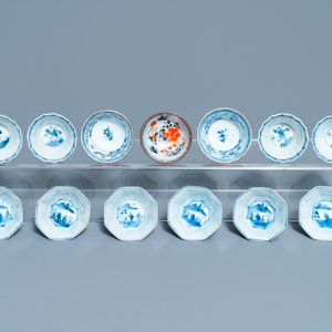 Une grande collection de tasses et soucoupes en porcelaine de Chine en bleu et blanc, Kangxi/Qianlong — photo 32