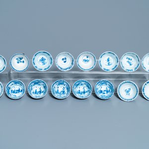 Une grande collection de tasses et soucoupes en porcelaine de Chine en bleu et blanc, Kangxi/Qianlong — photo 38