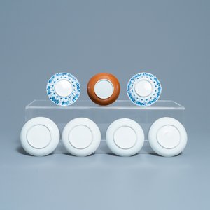 Une grande collection de tasses et soucoupes en porcelaine de Chine en bleu et blanc, Kangxi/Qianlong — photo 7