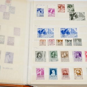 Une grande collection de timbres et monnaies, la plupart Belgique et Congo Belge — photo 9