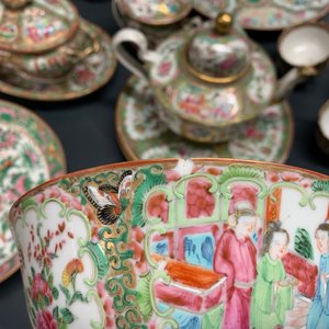 Une grande collection en porcelaine de Chine famille rose de Canton, 19ème — photo 11