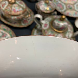 Une grande collection en porcelaine de Chine famille rose de Canton, 19ème — photo 12