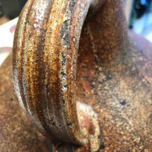 Une grande cruche Bellarmine en grès à décor d'armoiries d'alliance, Frechen, début du 17ème — photo 12