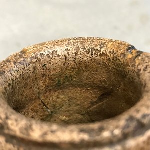 Une grande cruche Bellarmine en grès à décor d'armoiries d'alliance, Frechen, début du 17ème — photo 9