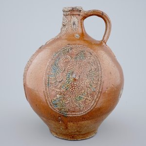 Une grande cruche "Bellarmine" en grès de Frechen, datée 1604 — photo 2