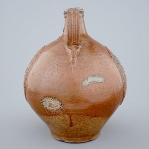 Une grande cruche "Bellarmine" en grès de Frechen, datée 1604 — photo 3