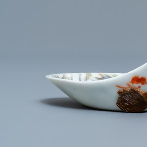 Une grande cuillère en porcelaine de Chine famille rose, marque et époque de Daoguang — photo 5