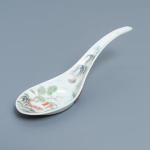 Une grande cuillère en porcelaine de Chine famille rose, marque et époque de Daoguang — photo 6