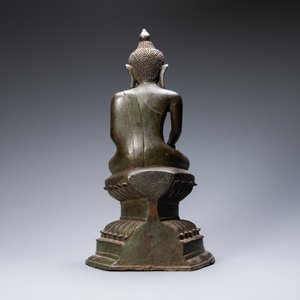 Une grande figure de Bouddha en bronze, Birmanie, 17/18ème — photo 4