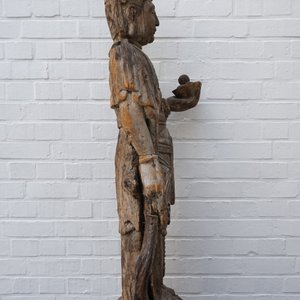 Une grande figure de Guanyin en bois sculpté, Chine, Ming — photo 17