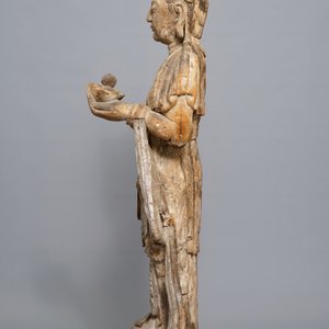 Une grande figure de Guanyin en bois sculpté, Chine, Ming — photo 5