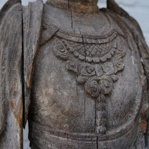 Une grande figure de Guanyin en bois sculpté, Chine, Ming — photo 10