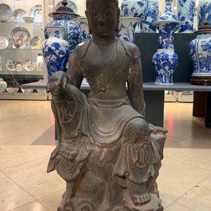 Une grande figure de Guanyin en fonte à inscription sur le dos, Chine, Ming/Qing — photo 33