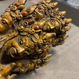 Une grande figure de Kapaladhara Hevajra en bronze doré incrusté de corail, Sino-Tibet, 18/19ème — photo 24