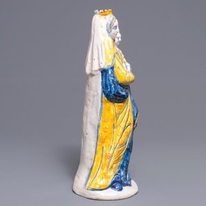 Une grande figure de la Vierge à l'enfant en faïence de Nevers, France, 17ème — photo 3