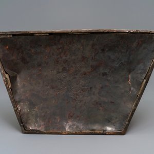 Une grande figure de Tsongkhapa sur son trône en bronze partiellement doré, Chine ou Tibet, 19/20ème — photo 6