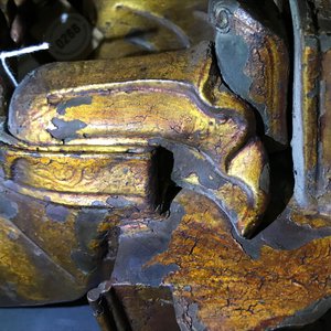 Une grande figure de Zhenwu en bronze incrusté et doré sur socle en bois doré, Chine, Ming — photo 41