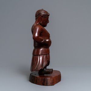Une grande figure d'un gardien en bois sculpté et laqué, Chine, 19ème — photo 3