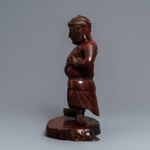 Une grande figure d'un gardien en bois sculpté et laqué, Chine, 19ème — photo 5