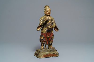 Une grande figure d'un gardien en bronze et polychromie, Chine, Ming