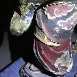 Une grande figure d'un gardien en bronze et polychromie, Chine, Ming — photo 18