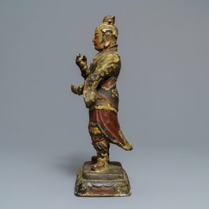 Une grande figure d'un gardien en bronze et polychromie, Chine, Ming — photo 3