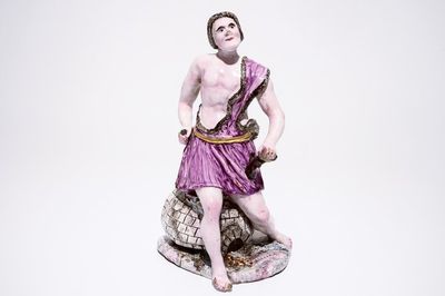 Une grande figure d'un homme en faïence de l'Est, 18ème