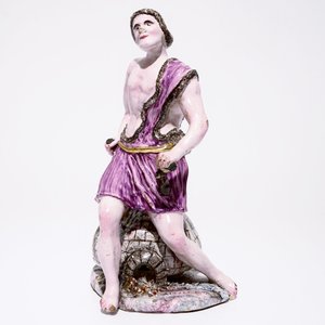 Une grande figure d'un homme en faïence de l'Est, 18ème — photo 2
