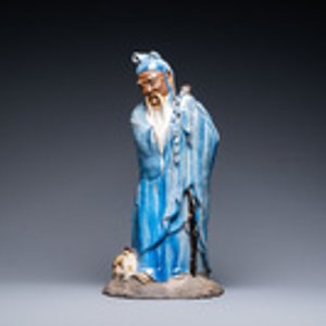 Une grande figure d'un immortel en grès de Shiwan à émail bleu, Chine, 19ème — photo 2