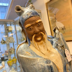 Une grande figure d'un immortel en grès de Shiwan à émail bleu, Chine, 19ème — photo 22