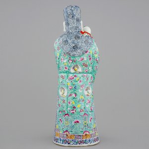 Une grande figure d'un immortel en porcelaine de Chine famille rose, 19/20ème — photo 3