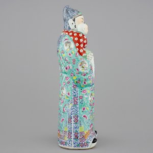 Une grande figure d'un immortel en porcelaine de Chine famille rose, 19/20ème — photo 4