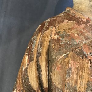 Une grande figure d'un moine bouddhiste en bois peint, Chine, Ming — photo 17