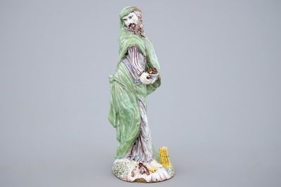 Une grande figure d'un saint en faïence polychrome de Delft, 18ème