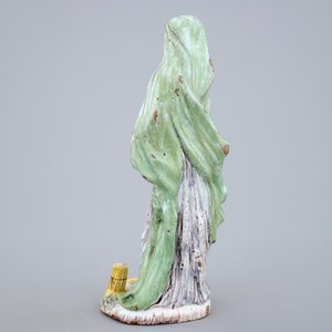 Une grande figure d'un saint en faïence polychrome de Delft, 18ème — photo 3