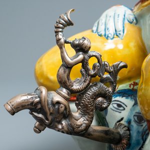 Une grande fontaine de table de type 'Bobbejak' en faïence de Delft polychrome, 18ème — photo 9