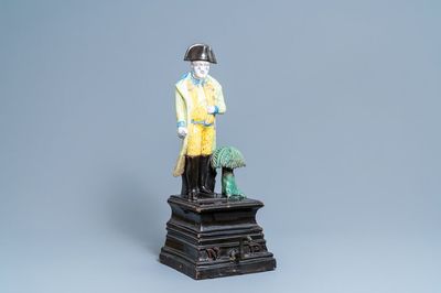 Une grande fontaine en faïence polychrome en forme de Napoleon, France, 19ème