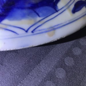 Une grande garniture de trois vases en porcelaine de Chine bleu et blanc, Kangxi — photo 30
