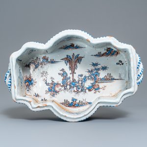 Une grande jardinière en faïence de Nevers en bleu, blanc et manganèse à décor de chinoiserie, France, 17ème — photo 3