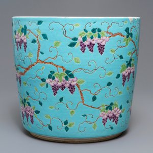 Une grande jardinière en porcelaine de Chine de style Dayazhai à fond turquoise, 19/20ème — photo 4