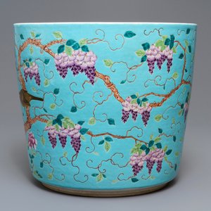 Une grande jardinière en porcelaine de Chine de style Dayazhai à fond turquoise, 19/20ème — photo 5